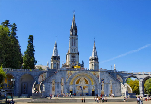 Découvrez la célèbre Basilique Notre-Dame-du-Rosaire de Lourdes