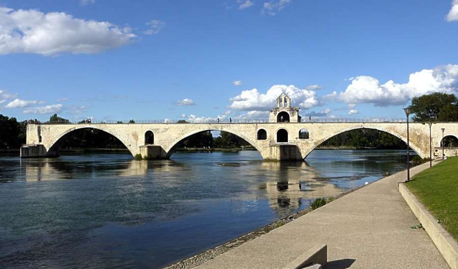 Le célèbre pont d'Avignon