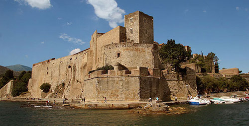 Faites connaissance dans un lieu magnifique tel que le château de Collioure !
